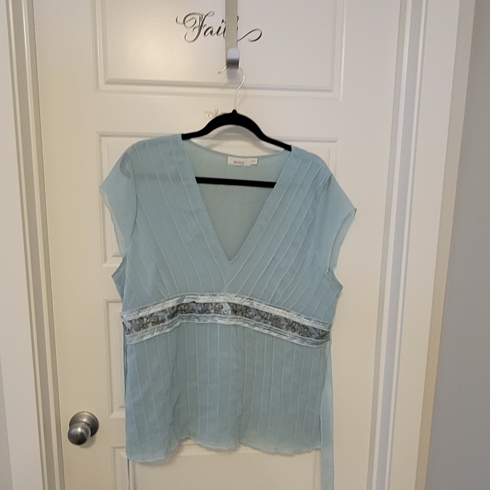 Beautiful blue light and flowy top.